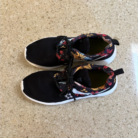 Nike Roshe Run Print 'Aloha' Black Floral Sneakers with White Accents - Picture 5 of 10